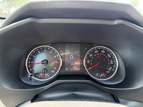 Used 2019 Toyota RAV4 XLE Premium w/ Cold Weather Package AWD/4WD image 18