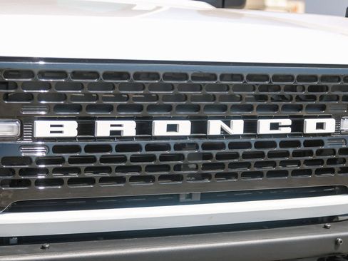 Used 2024 Ford Bronco Wildtrak image 5