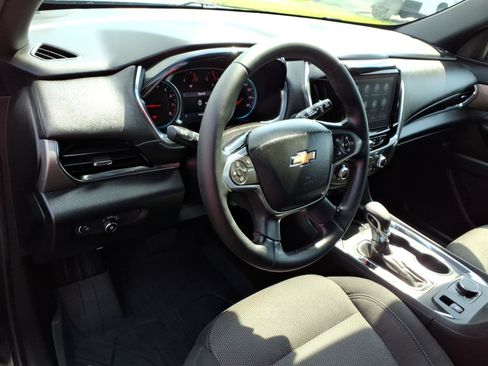 Used 2023 Chevrolet Traverse LT FWD image 8