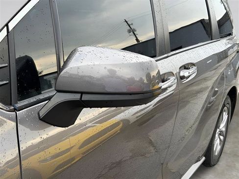 Used 2021 Toyota Sienna XLE FWD image 8