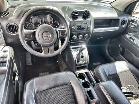 Used 2014 Jeep Compass Latitude FWD image 20
