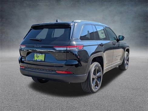 New 2025 Jeep Grand Cherokee Altitude image 4