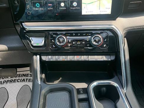 Used 2024 GMC Sierra 2500 Denali w/ Denali Reserve Package AWD/4WD image 28