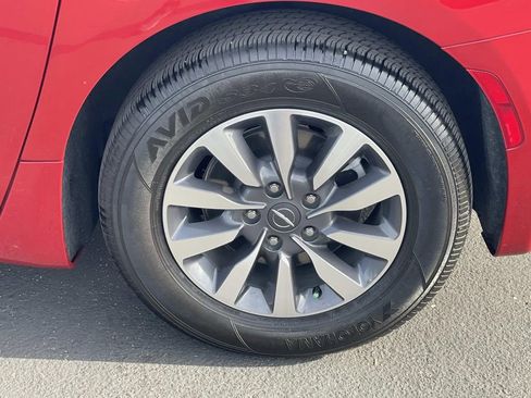 Used 2025 Chrysler Pacifica Select w/ Uconnect Theater Family Group image 30