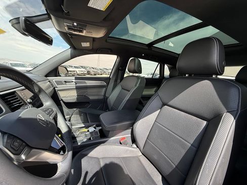 Used 2023 Volkswagen Atlas Cross Sport SE w/ Panoramic Sunroof Package FWD image 12