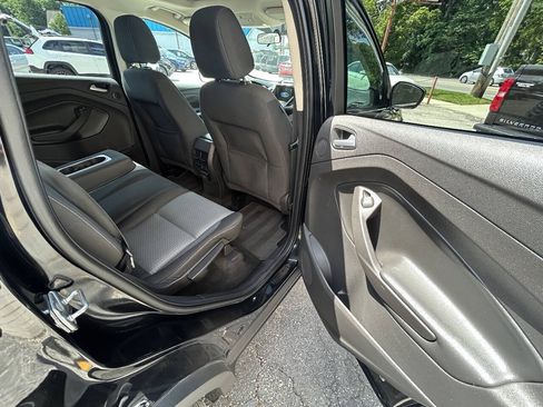 Used 2017 Ford Escape SE w/ Equipment Group 201A FWD image 8