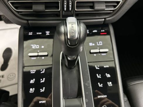 Used 2023 Porsche Macan AWD/4WD image 18