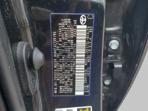 Used 2021 Toyota Corolla LE image 32