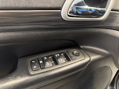Used 2022 Jeep Grand Cherokee Laredo X AWD/4WD image 20