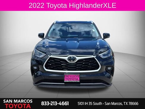 Used 2022 Toyota Highlander XLE FWD image 2