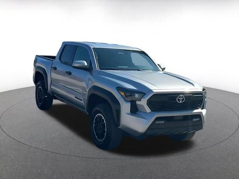 Used 2025 Toyota Tacoma TRD Off-Road AWD/4WD image 3