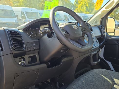 Used 2025 RAM ProMaster 2500 w/ Convenience Group image 13