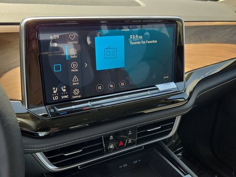 Used 2025 Volkswagen Atlas SE FWD image 23