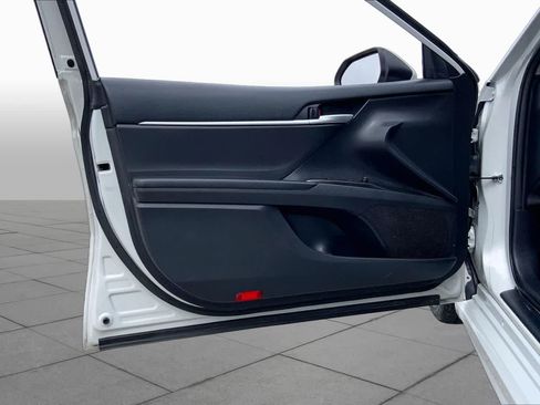 Used 2023 Toyota Camry SE FWD image 21