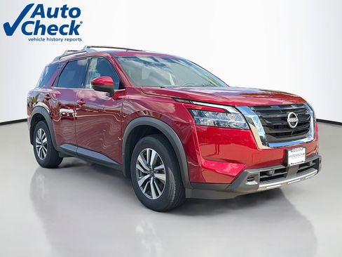 Used 2024 Nissan Pathfinder SL FWD image 1