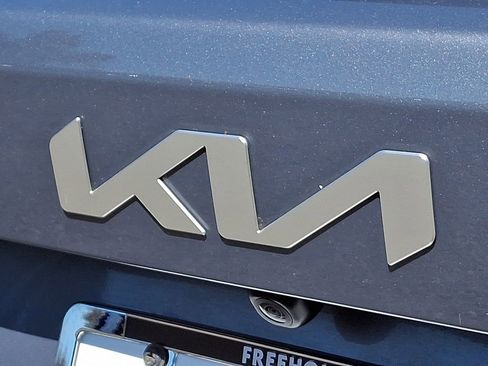 Certified 2023 Kia Sorento LX image 29