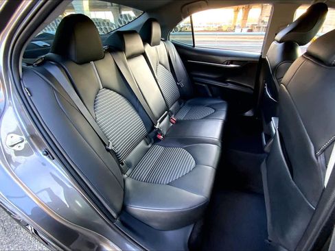 Used 2023 Toyota Camry SE image 18