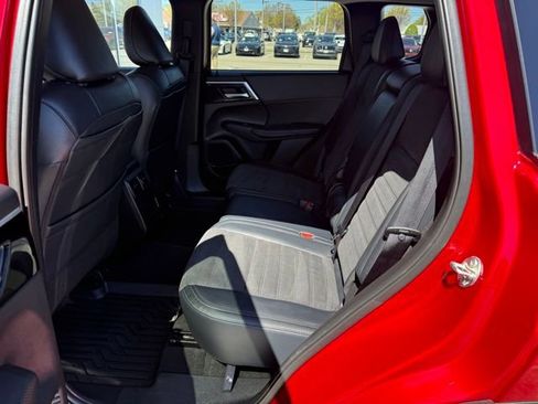Used 2024 Mitsubishi Outlander SE AWD/4WD image 23