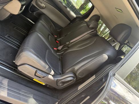 Used 2026 Kia Carnival FWD image 27