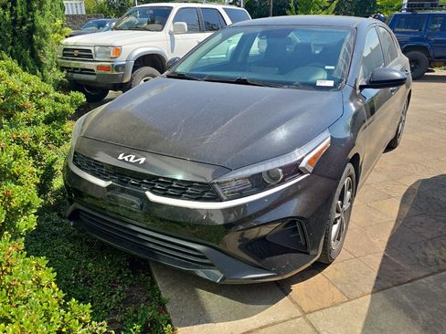 Used 2023 Kia Forte LXS FWD image 2