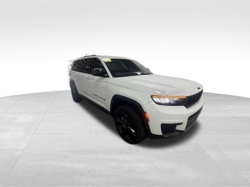 Certified 2023 Jeep Grand Cherokee L Altitude AWD/4WD image 6