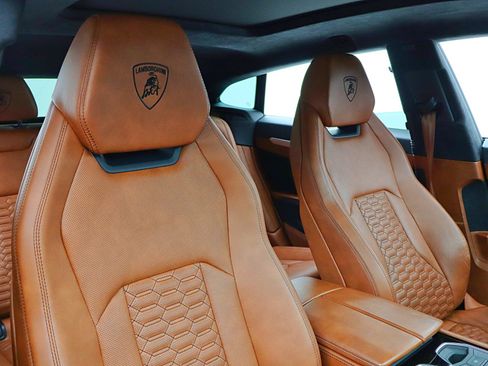 Used 2019 Lamborghini Urus AWD/4WD image 33