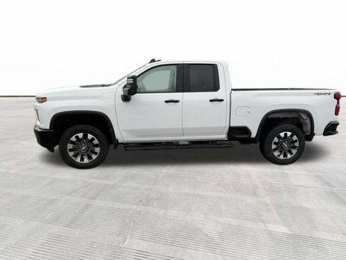 Used 2021 Chevrolet Silverado 2500 Custom w/ Custom Value Package image 2