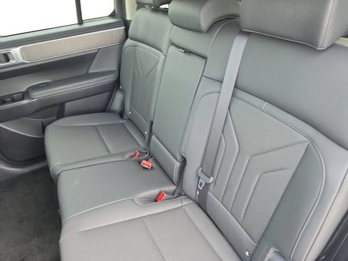 Used 2025 Hyundai Santa Fe SEL AWD/4WD image 16
