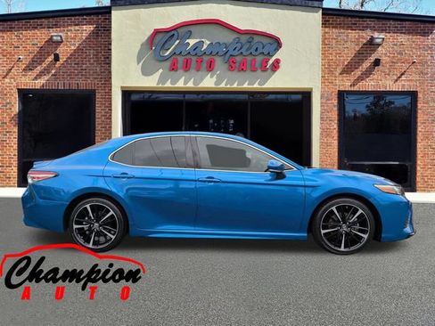 Used 2018 Toyota Camry XSE FWD image 3