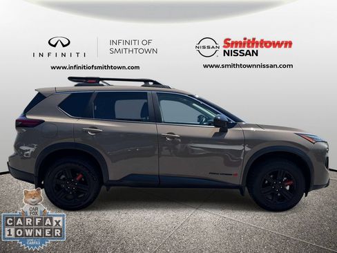 Used 2025 Nissan Rogue SV AWD/4WD image 7