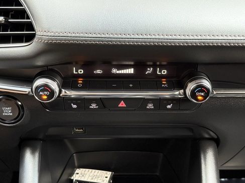 Used 2021 MAZDA MAZDA3 s image 32