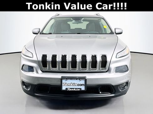 Used 2018 Jeep Cherokee Latitude image 2