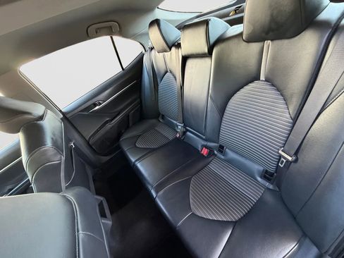 Used 2020 Toyota Camry SE FWD image 15