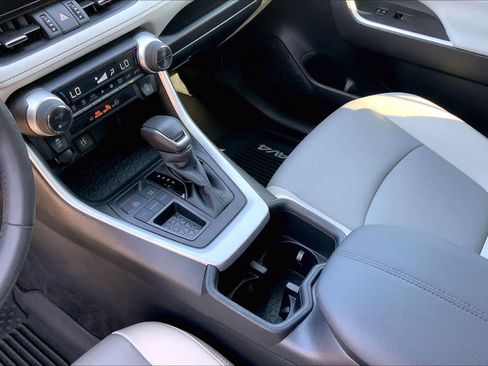 Used 2023 Toyota RAV4 XLE Premium FWD image 17
