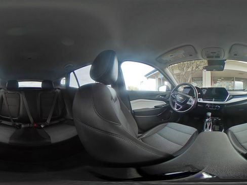 Used 2025 Chevrolet Trax LT w/ LT Convenience Package image 43