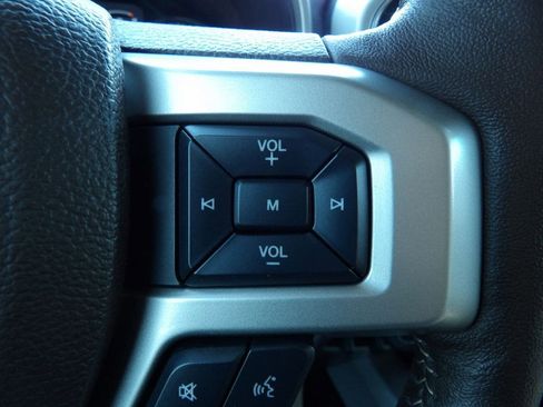 Used 2019 Ford F150 Lariat w/ Trailer Tow Package image 18