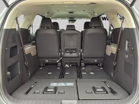 New 2026 Kia Carnival EX FWD image 29