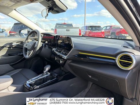 Used 2024 Chevrolet Trax ACTIV w/ Driver Confidence Package image 28