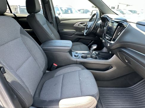 Used 2023 Chevrolet Traverse LT FWD image 17