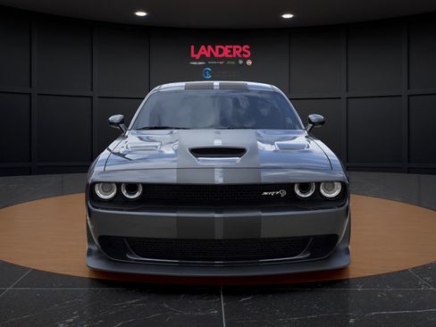Used 2018 Dodge Challenger SRT Hellcat RWD image 4