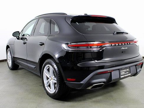 Certified 2025 Porsche Macan image 3