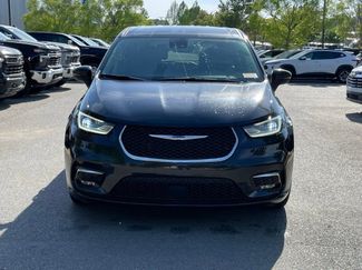 Used 2023 Chrysler Pacifica Touring-L video 2