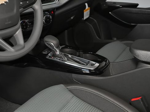 New 2026 Chevrolet Trax LT w/ LPO, Blackout Package FWD image 28