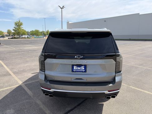Used 2025 Chevrolet Tahoe High Country AWD/4WD image 5