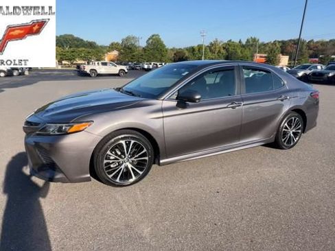 Used 2019 Toyota Camry SE FWD image 7