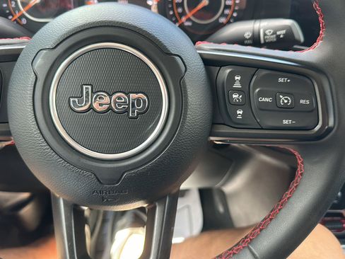 Used 2024 Jeep Gladiator Rubicon w/ Technology Group AWD/4WD image 22