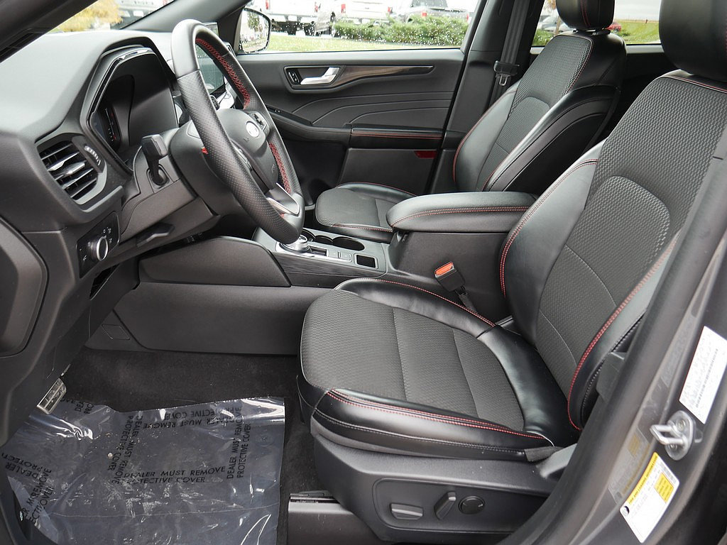 Used 2024 Ford Escape ST-Line w/ Tech Pack #1 AWD/4WD image 11