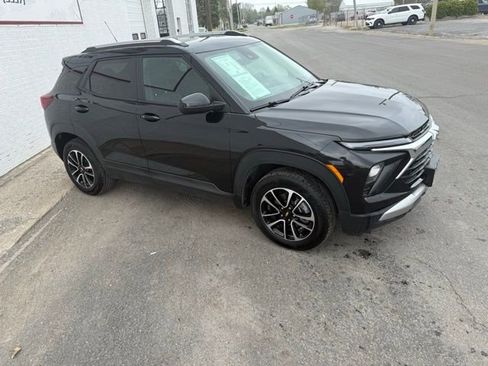 Used 2025 Chevrolet TrailBlazer LT AWD/4WD image 6