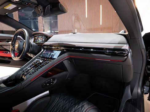 Used 2024 Aston Martin DB12 Coupe RWD image 22