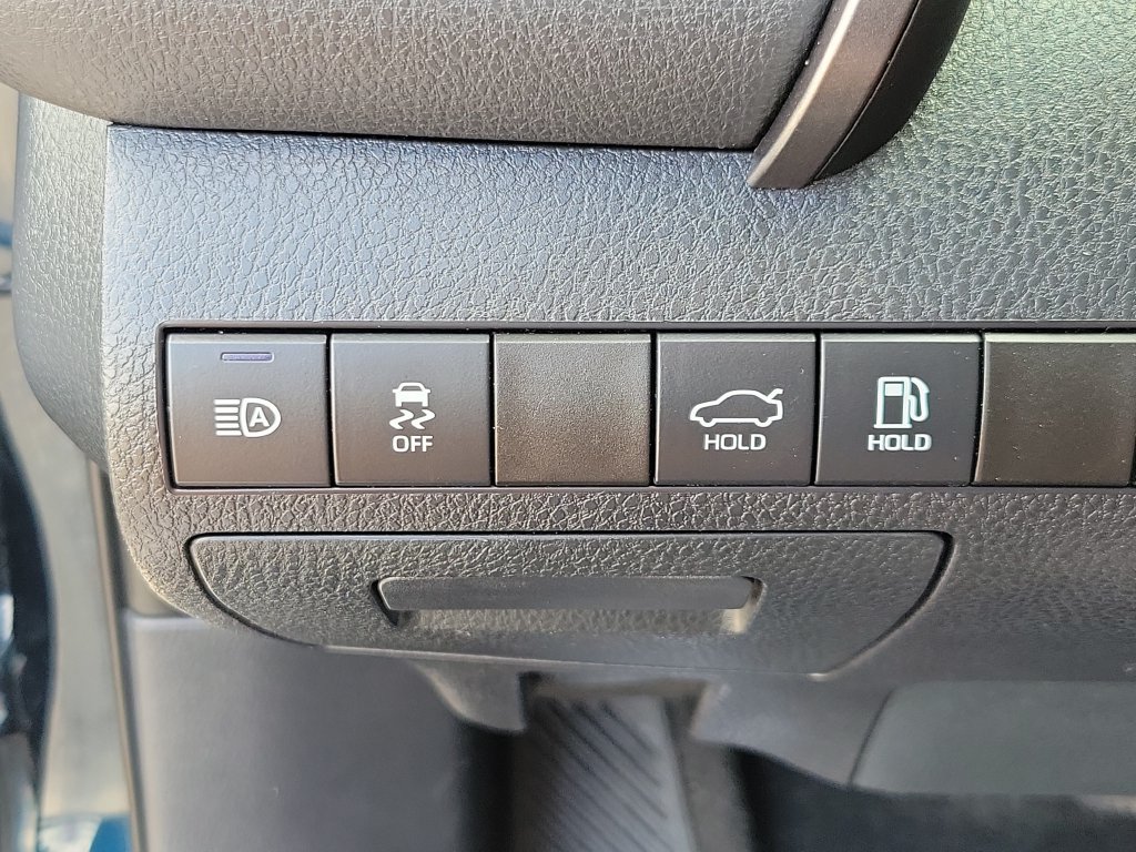Used 2020 Toyota Camry XLE w/ Navigation Package FWD image 30